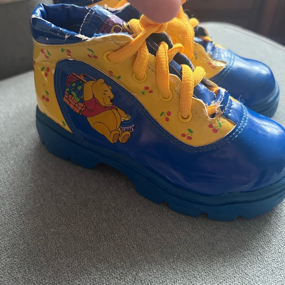 Vintage Winnie the Pooh size 9 kids boots - Picture 8 of 9